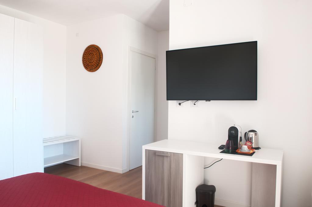 Four Rooms Guesthouse Oristano Exterior photo